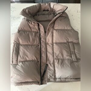 ARITZIA The Super Puff™ THE SUPERSIZE PUFF™ VEST - NWOT - XS